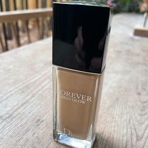 ⭐️DIOR FOREVER SKIN GLOW FOUNDATION 2W - NWOB⭐️